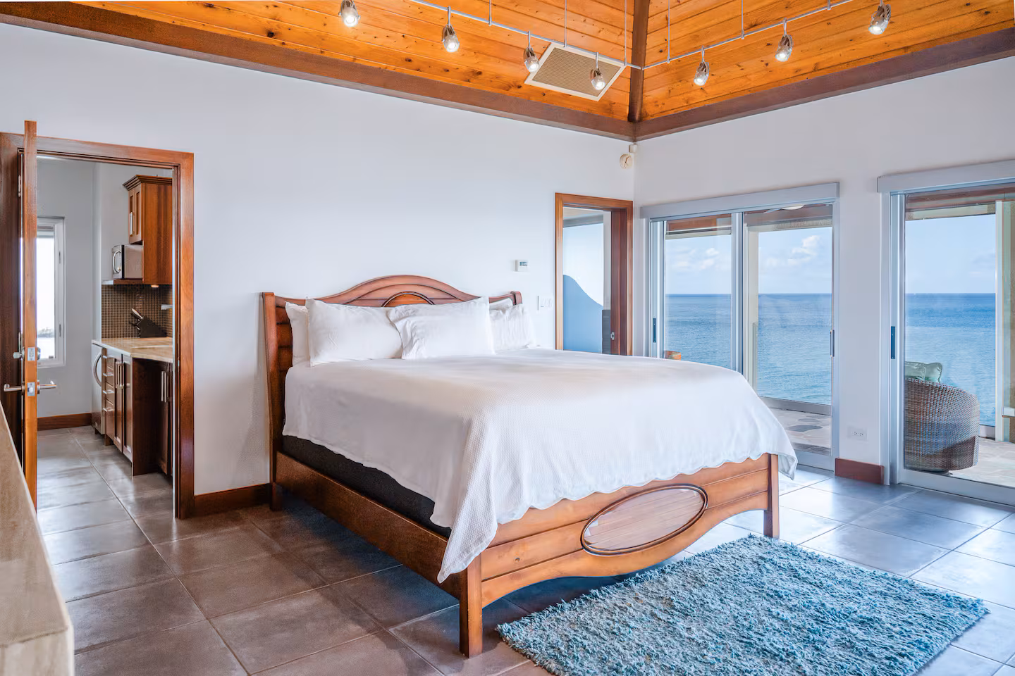 ea838160-272e-4de1-9100-516680d13e53